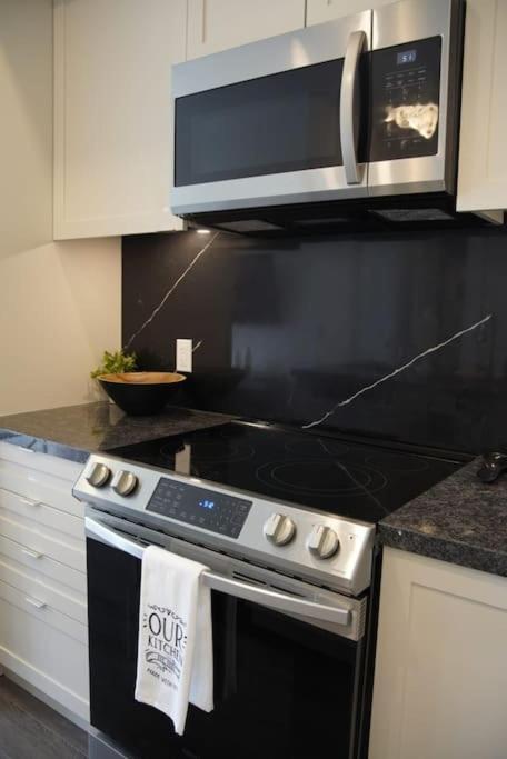 Cozy South View Suite Overlooking The Nature Trail Innisfil 외부 사진