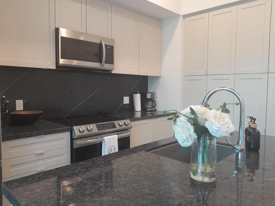 Cozy South View Suite Overlooking The Nature Trail Innisfil 외부 사진